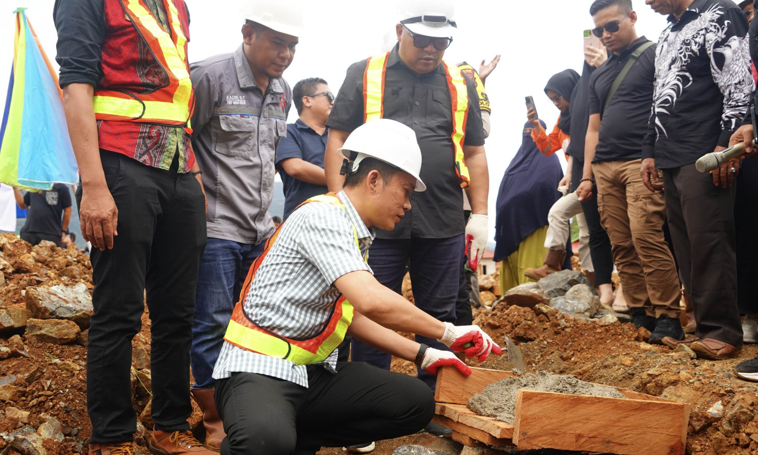 Perusahaan Tambang PT Daka Grup Akhirnya Relokasi Sekolah Dasar di Lasolo Kepulauan